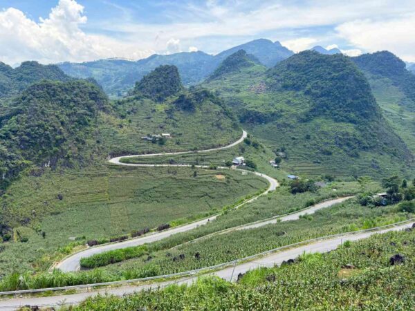 Winding M slope road near Meo Vac – Northern Vietnam