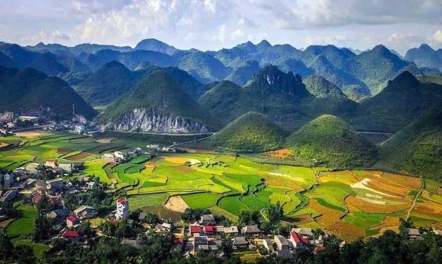 Quan Ba Heaven’s Gate viewpoint over Twin Mountains (Nui Doi)