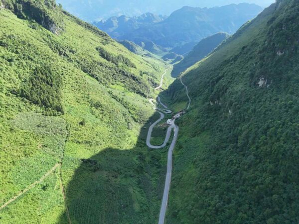 Winding road of Tham Ma Slope – Ha Giang Loop adventur