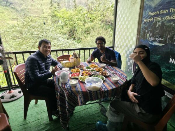 Tourist having lunch at Thai An during Ha Giang tour